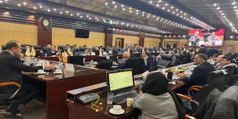 در نشست تخصصی دریای نور که روز سه شنبه 16 بهمن 1403 برگزار شد ، رئیس یا نایب رئیس اتحادیه های طلاوجواهر تهران ، تبریز ، اصفهان ، یزد ، اردبیل ، سمنان ، اهواز و بهارستان نقطه نظرات خود را در خصوص مهم ترین موضوعات صنف و صنعت طلا مطرح کردند.