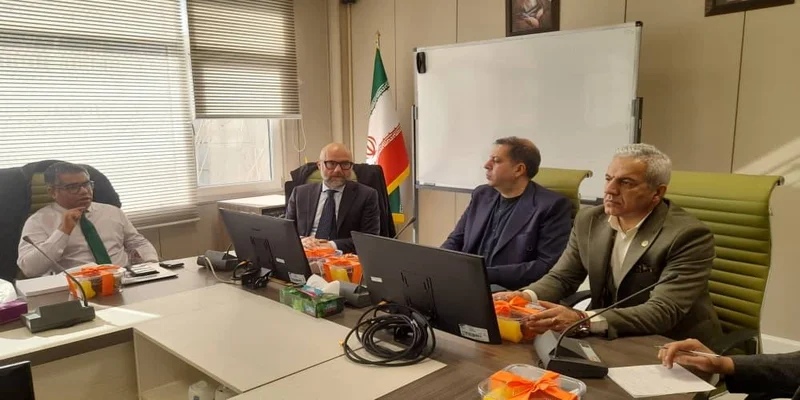 در نشستی که به میزبانی انجمن تولیدکنندگان و صادرکنندگان کنندگان طلا و جواهر استان تهران برگزار شد، زمینه های همکاری ایران و ایتالیا در بخش ماشین آلات طلاسازی مورد بررسی قرار گرفت.